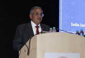 चुनाव अधिकारी राजनीतिक दलों के साथ करें नियमित बैठक : मुख्य निर्वाचन आयुक्त